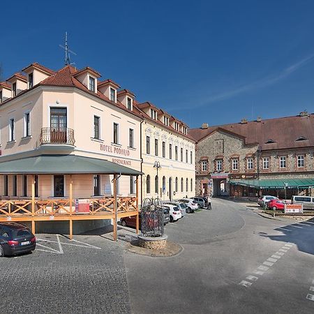 Hotel Podhrad Глубока-над-Влтавой Экстерьер фото