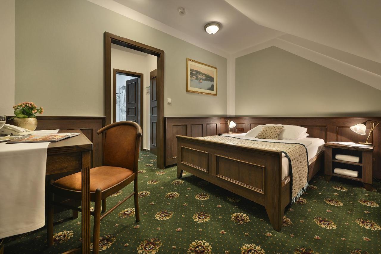 Hotel Podhrad Глубока-над-Влтавой Экстерьер фото