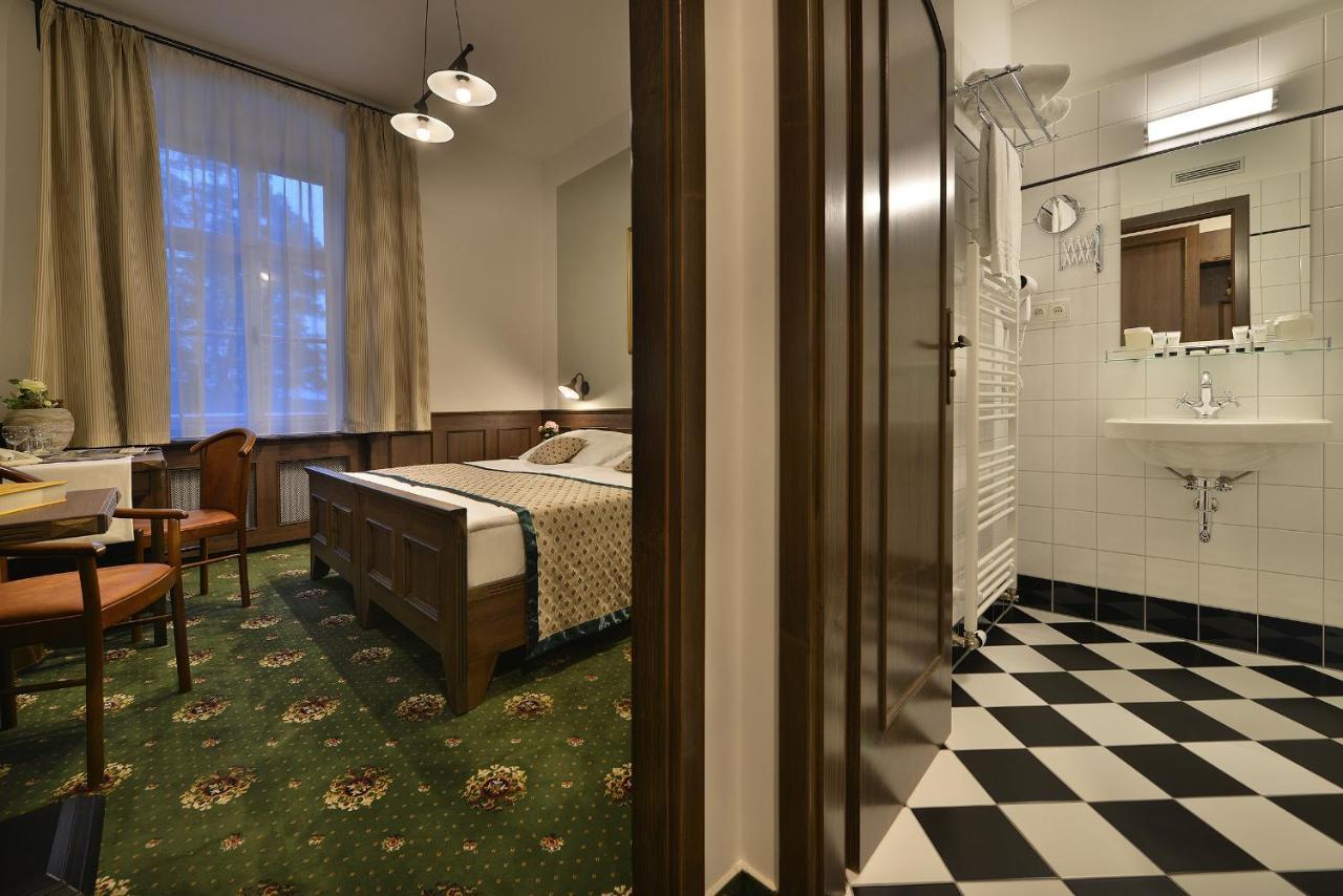 Hotel Podhrad Глубока-над-Влтавой Экстерьер фото