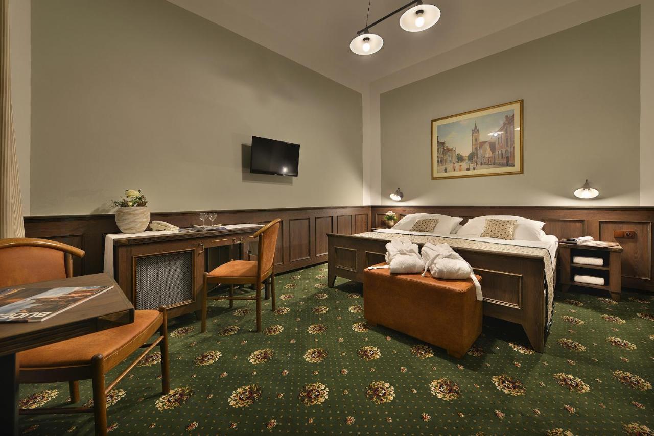 Hotel Podhrad Глубока-над-Влтавой Экстерьер фото
