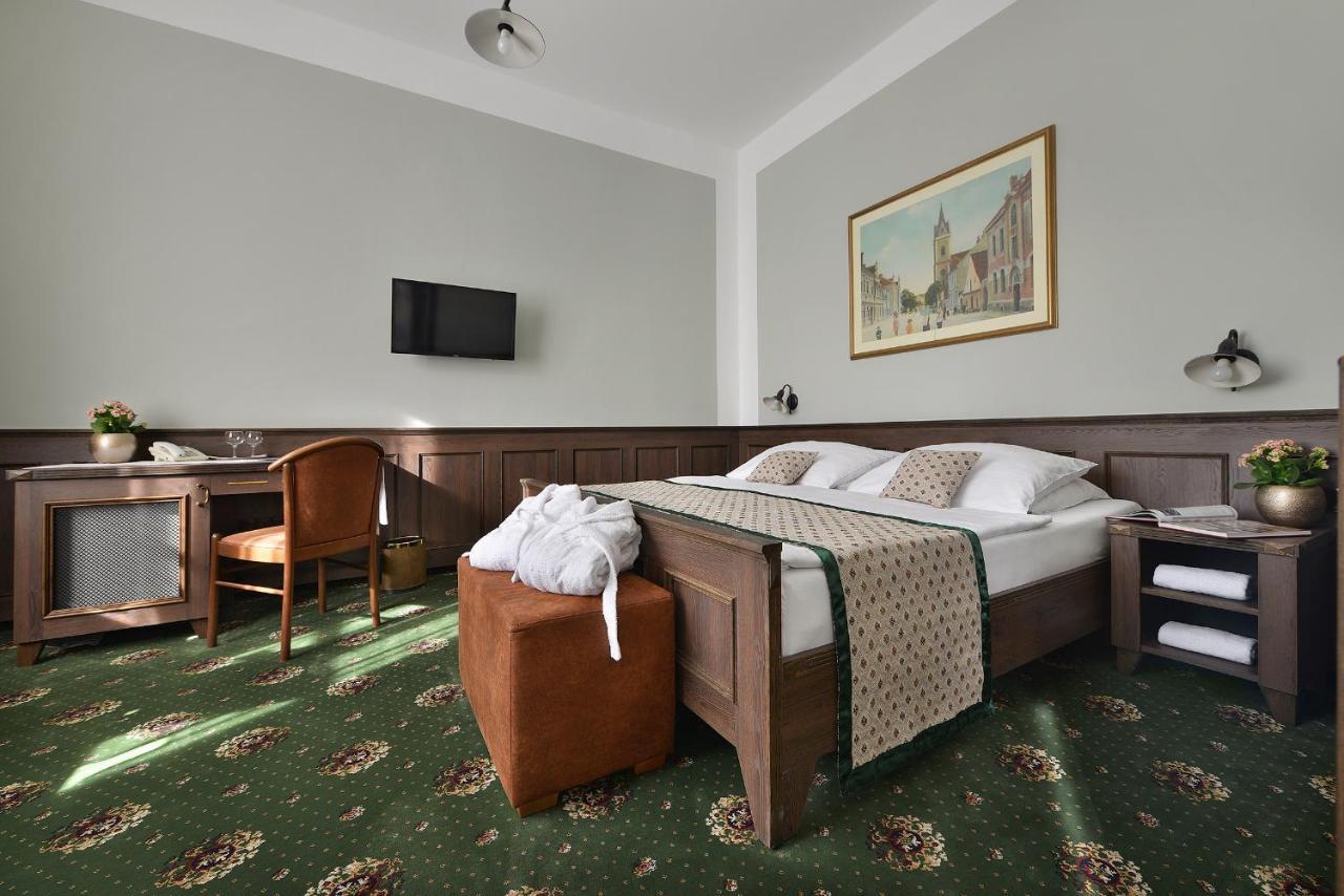 Hotel Podhrad Глубока-над-Влтавой Экстерьер фото