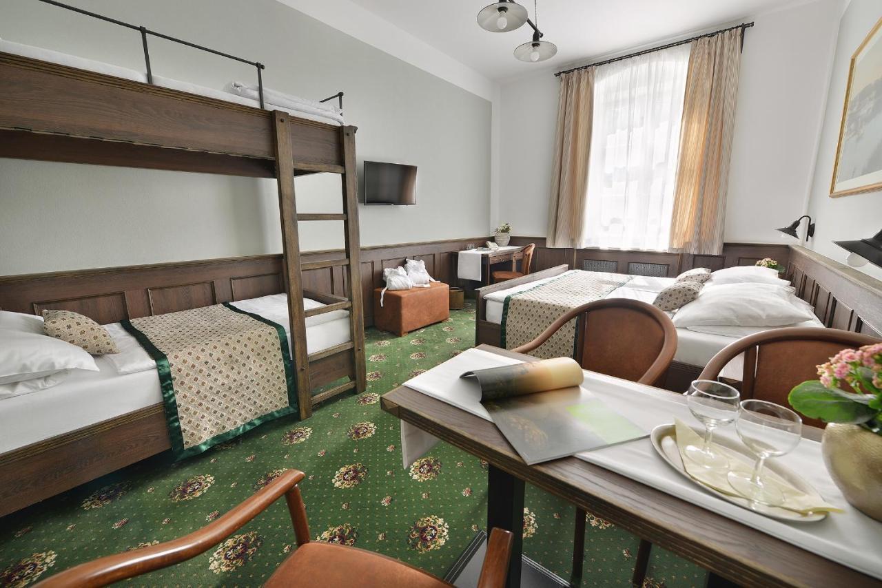 Hotel Podhrad Глубока-над-Влтавой Экстерьер фото