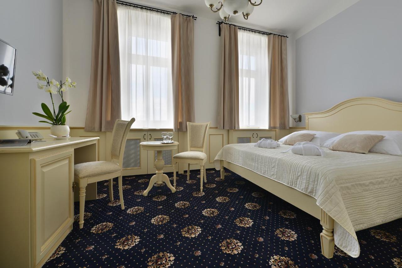 Hotel Podhrad Глубока-над-Влтавой Экстерьер фото