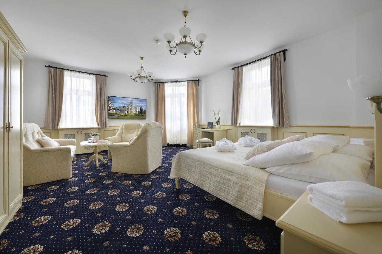Hotel Podhrad Глубока-над-Влтавой Экстерьер фото