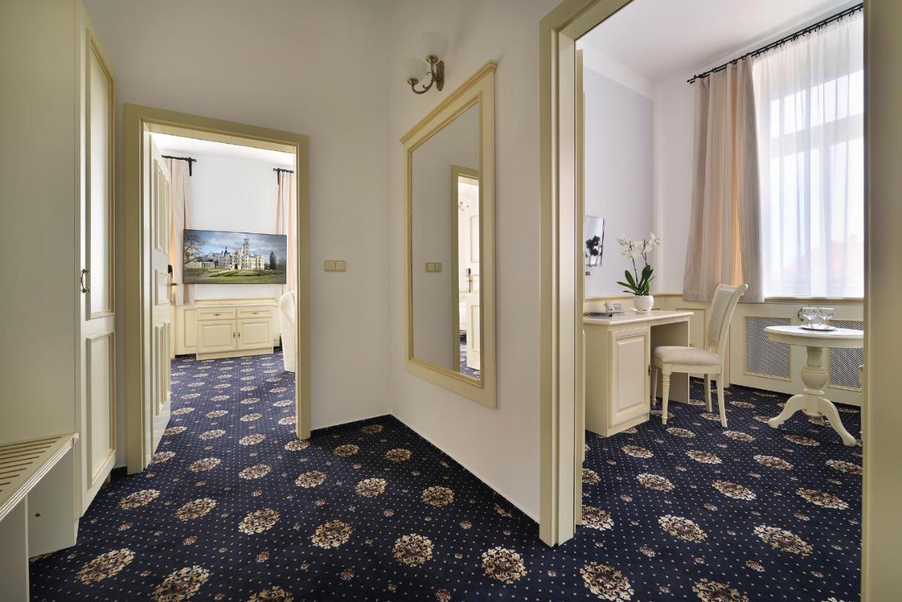 Hotel Podhrad Глубока-над-Влтавой Экстерьер фото