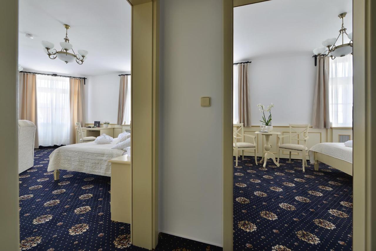 Hotel Podhrad Глубока-над-Влтавой Экстерьер фото