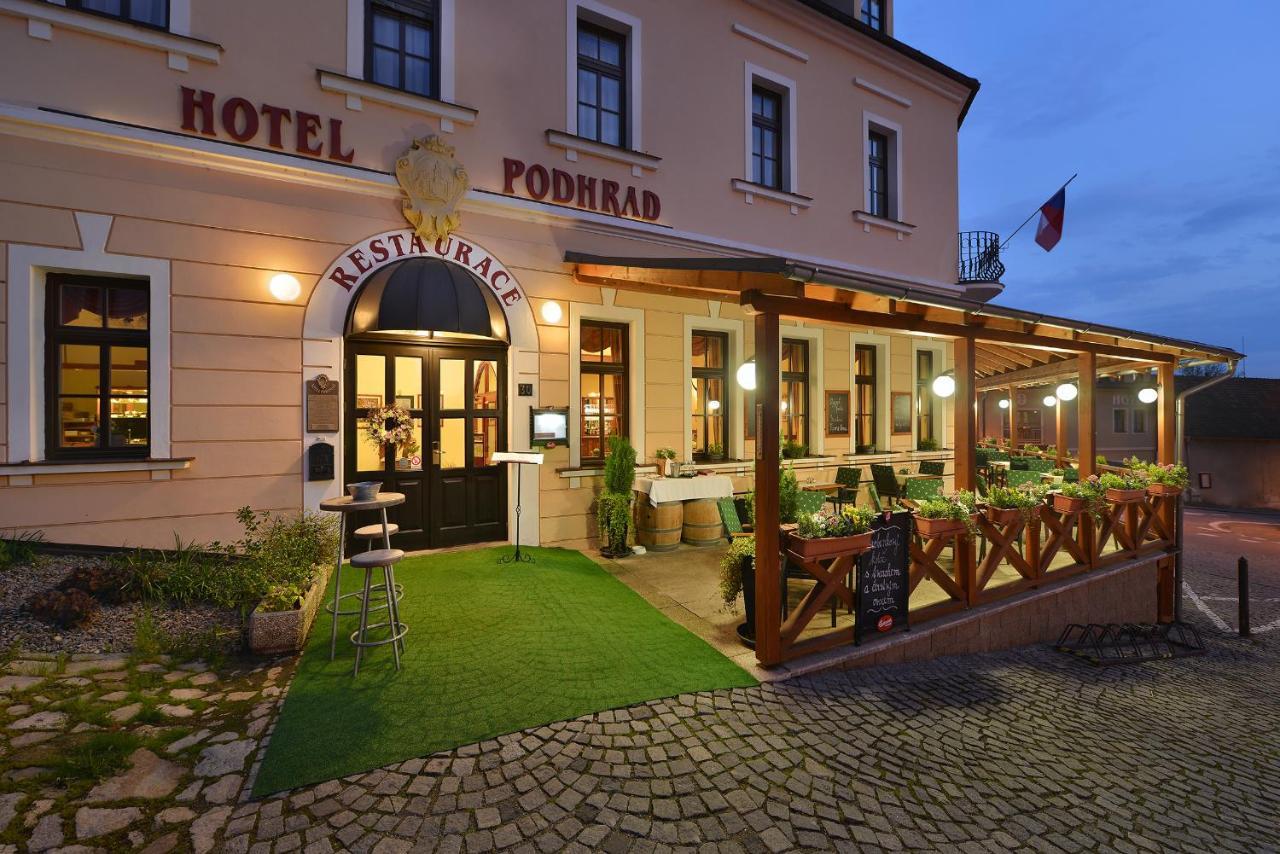Hotel Podhrad Глубока-над-Влтавой Экстерьер фото