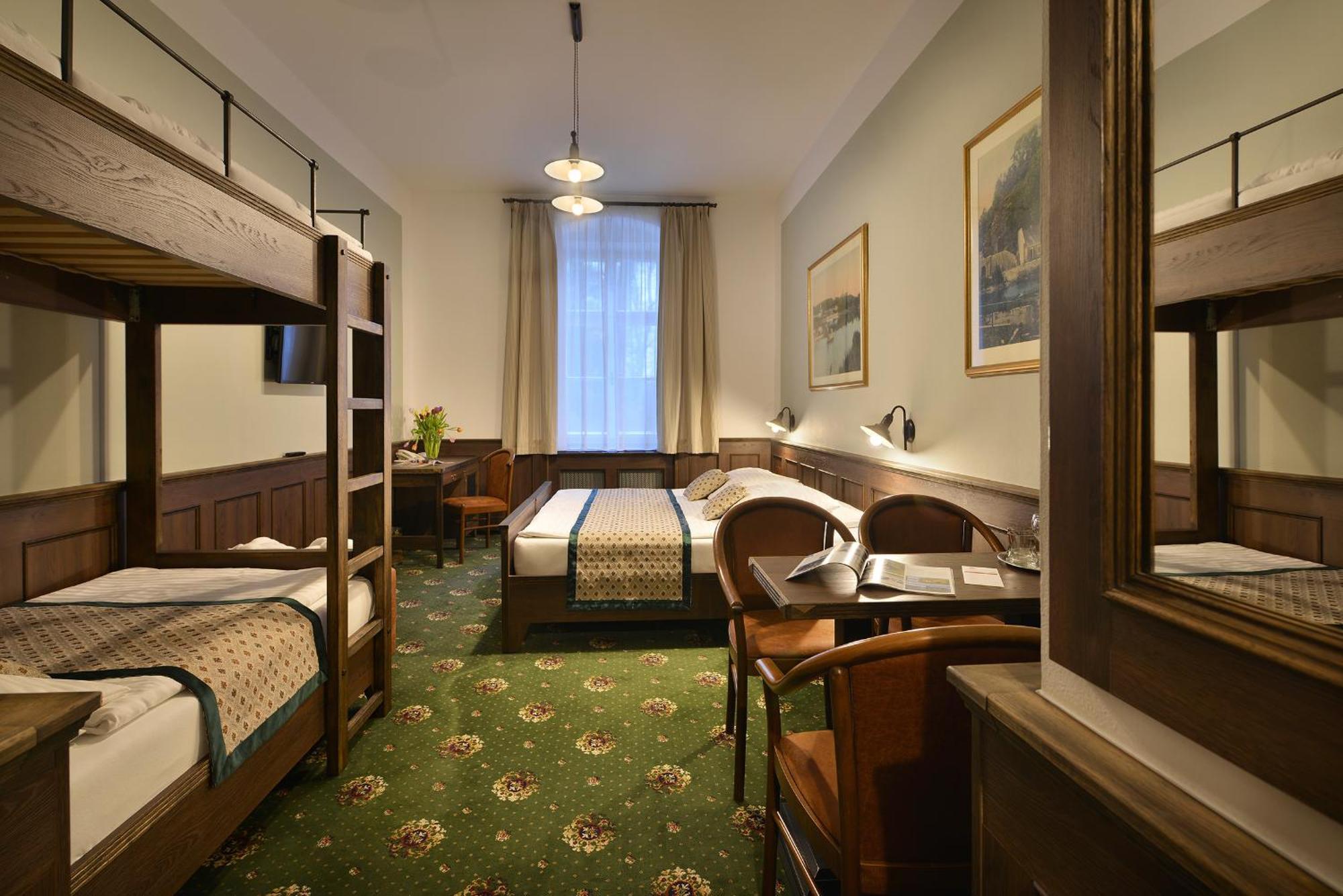 Hotel Podhrad Глубока-над-Влтавой Экстерьер фото