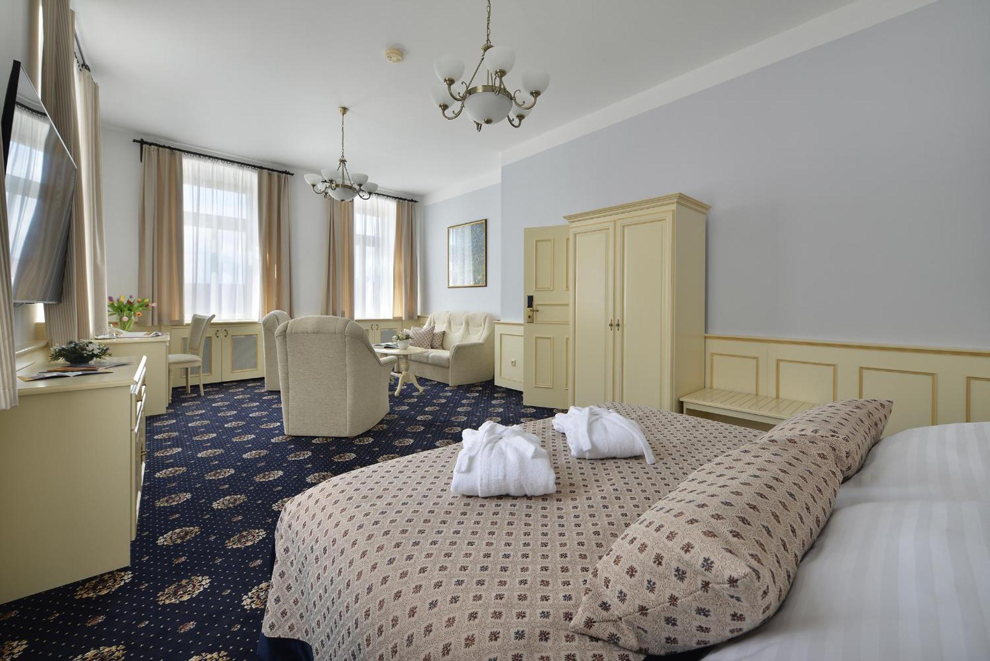 Hotel Podhrad Глубока-над-Влтавой Экстерьер фото