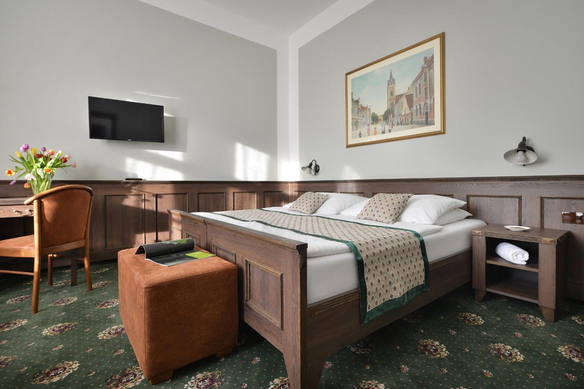 Hotel Podhrad Глубока-над-Влтавой Экстерьер фото