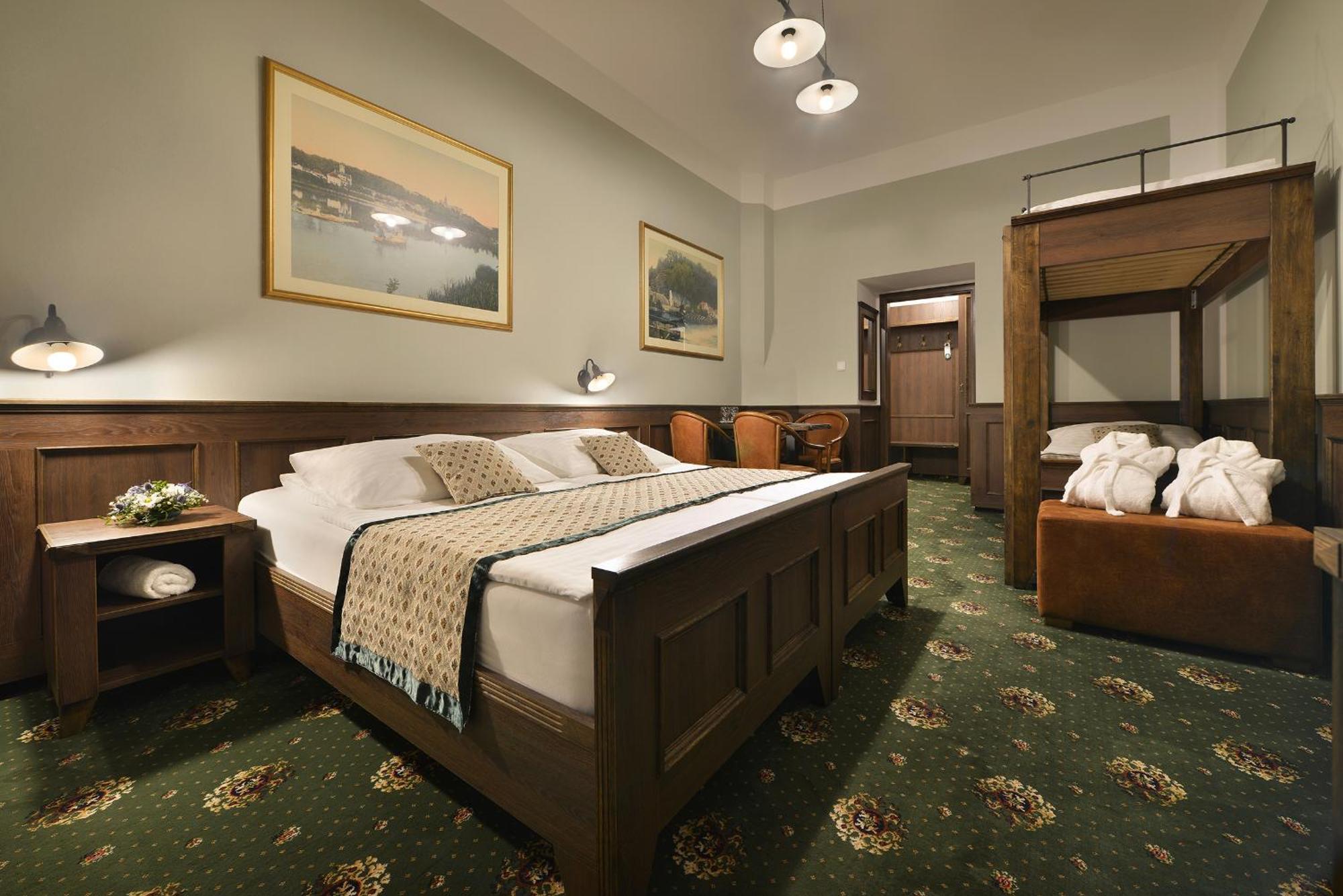 Hotel Podhrad Глубока-над-Влтавой Экстерьер фото