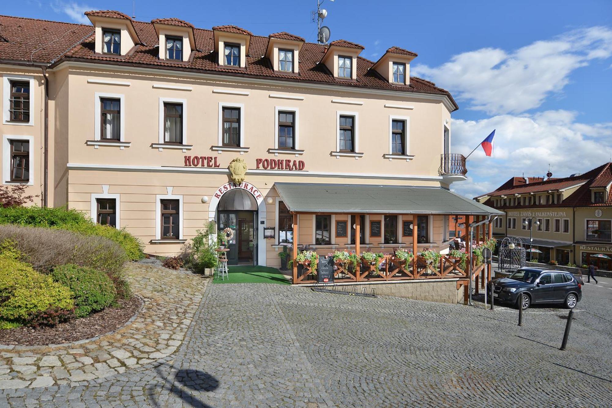 Hotel Podhrad Глубока-над-Влтавой Экстерьер фото
