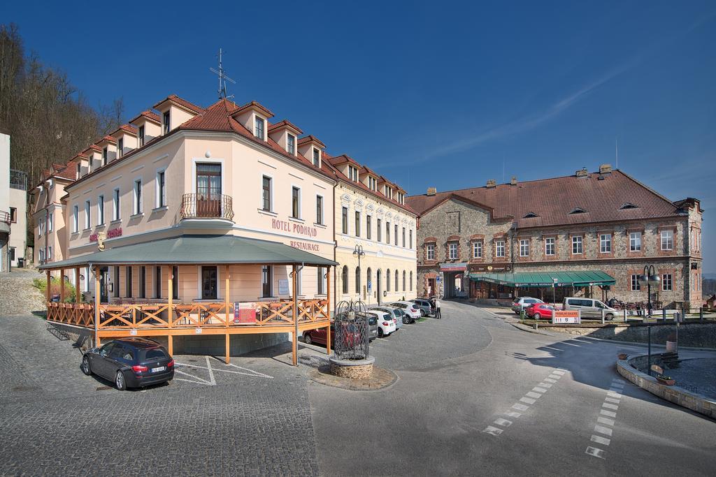 Hotel Podhrad Глубока-над-Влтавой Экстерьер фото