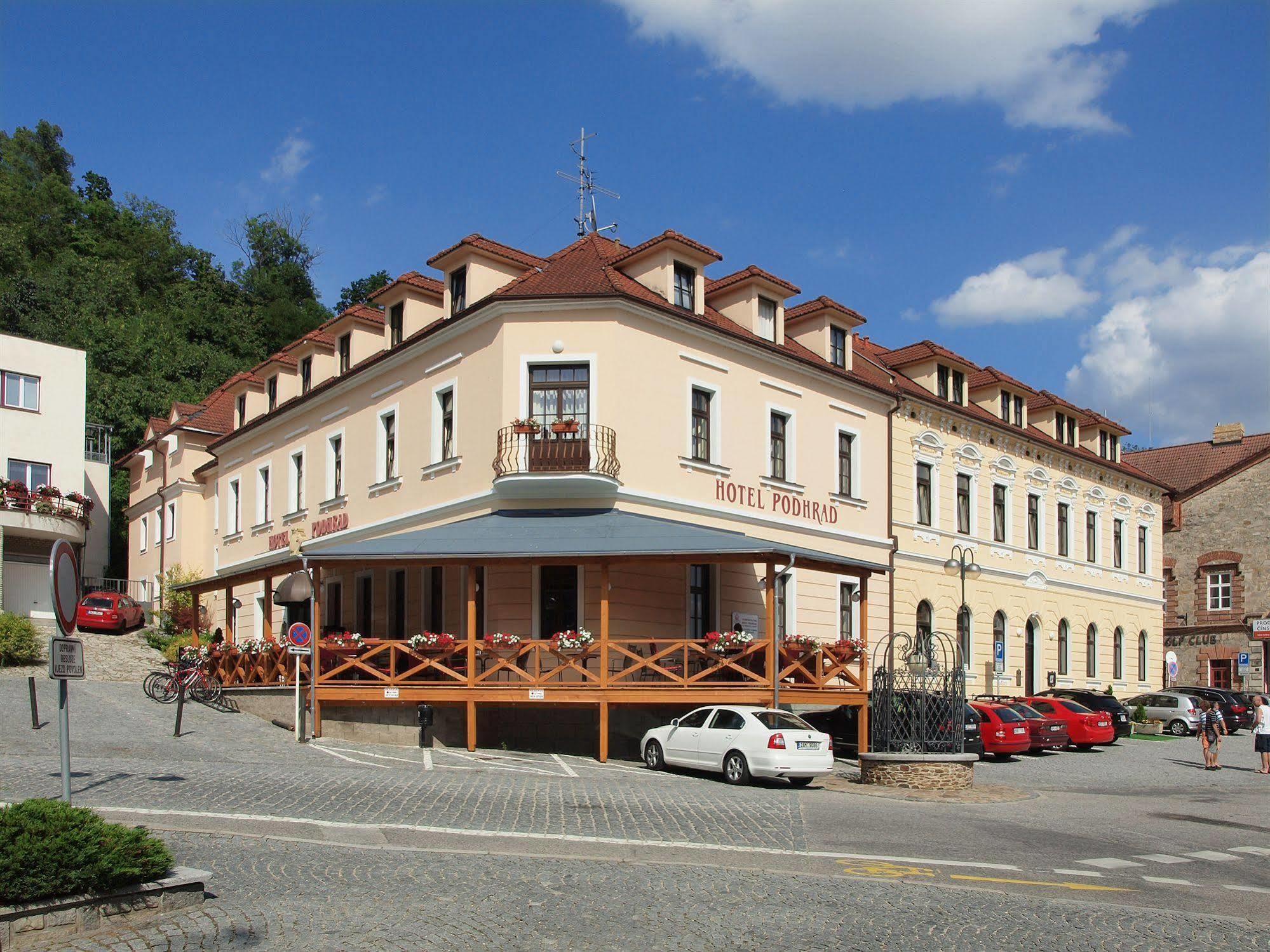Hotel Podhrad Глубока-над-Влтавой Экстерьер фото