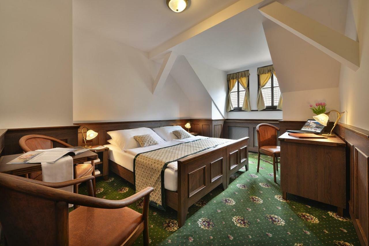 Hotel Podhrad Глубока-над-Влтавой Экстерьер фото