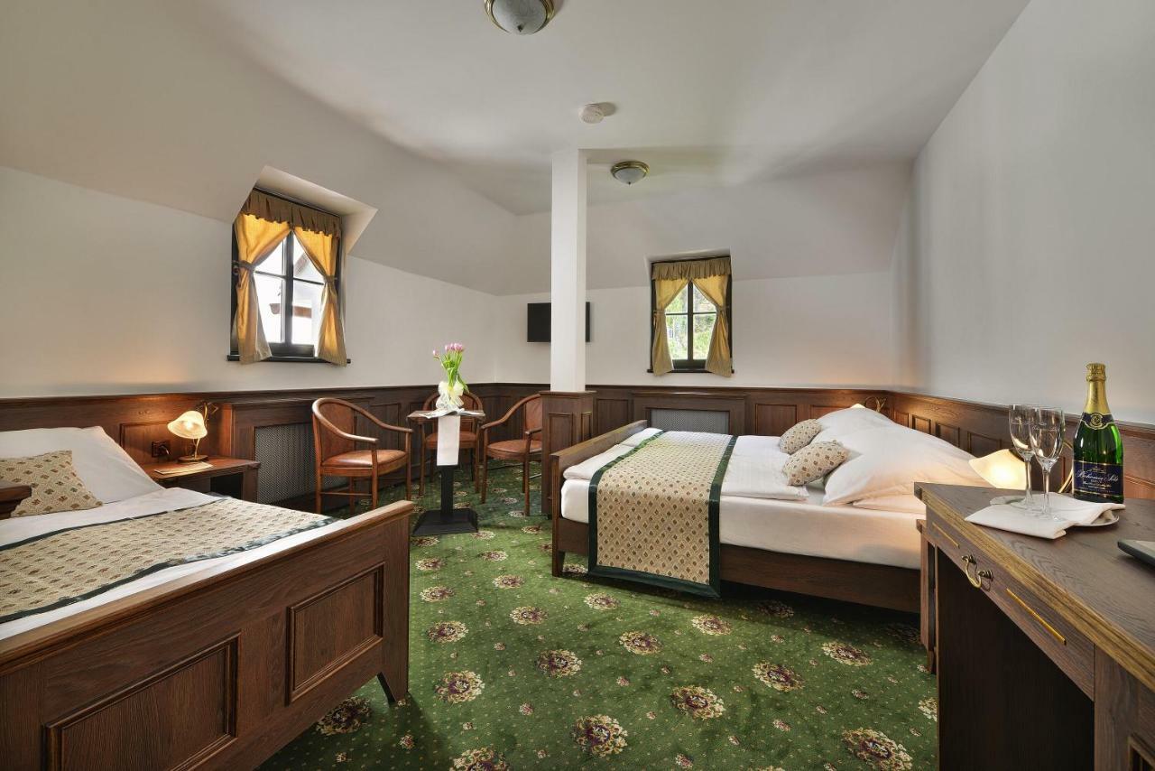 Hotel Podhrad Глубока-над-Влтавой Экстерьер фото