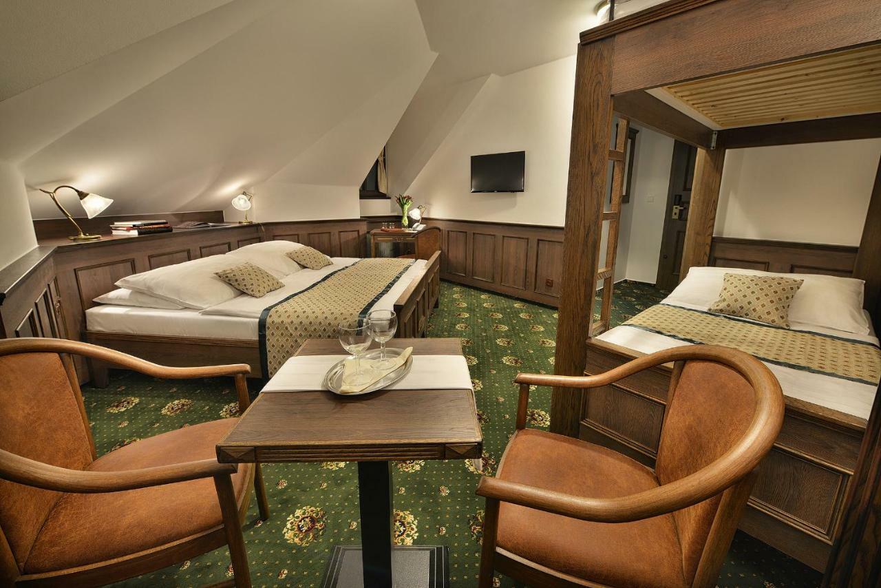 Hotel Podhrad Глубока-над-Влтавой Экстерьер фото