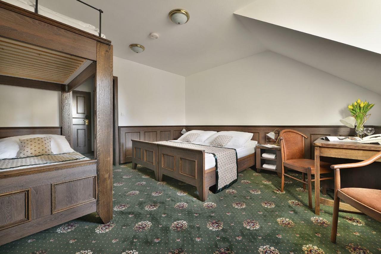 Hotel Podhrad Глубока-над-Влтавой Экстерьер фото