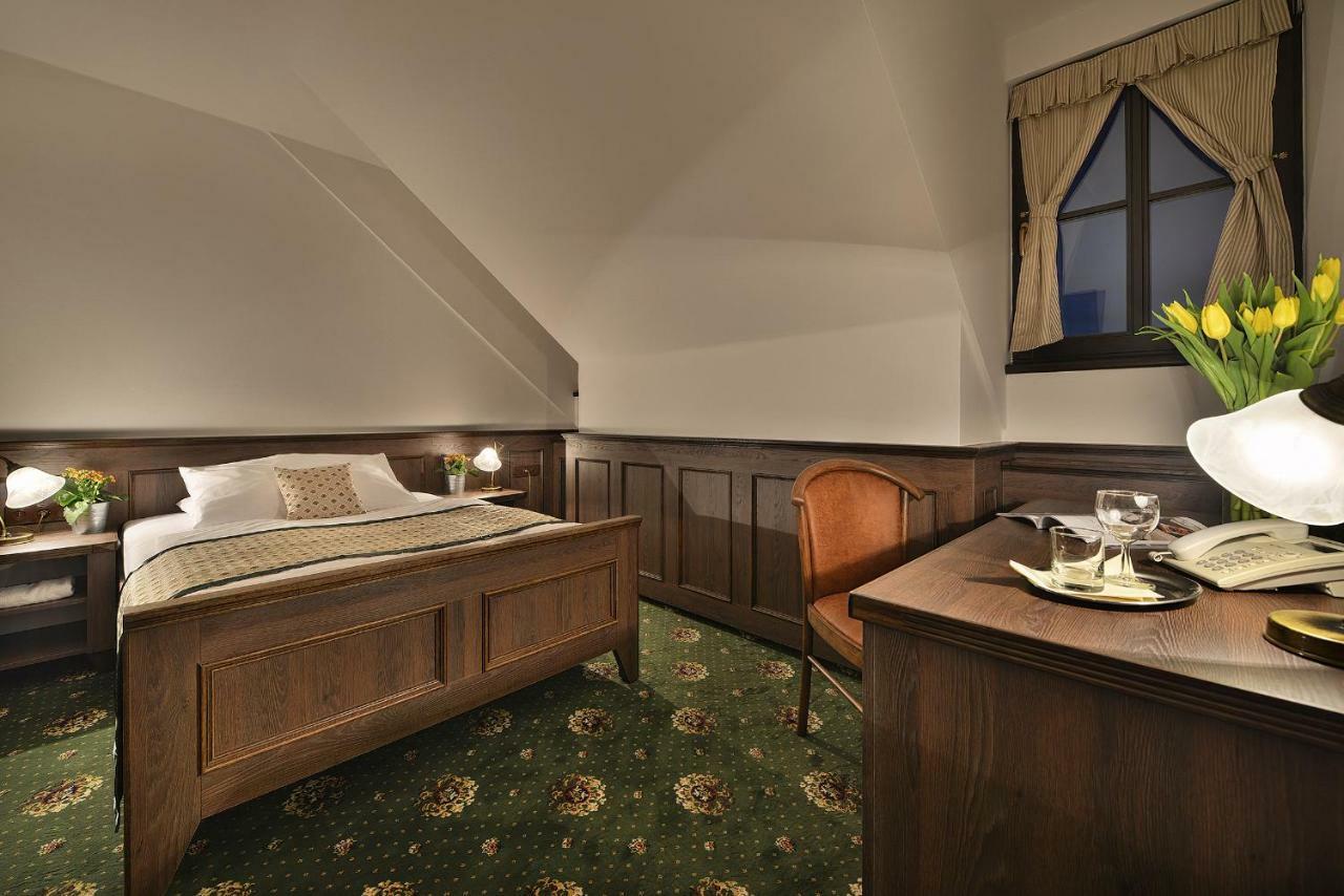 Hotel Podhrad Глубока-над-Влтавой Экстерьер фото